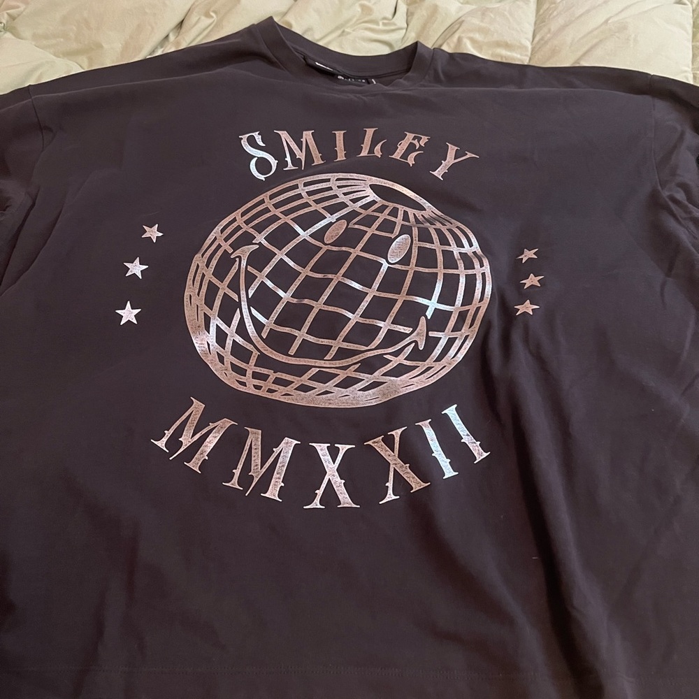 ASOS Smiley Tshirt NWOT never worn US oversized 10